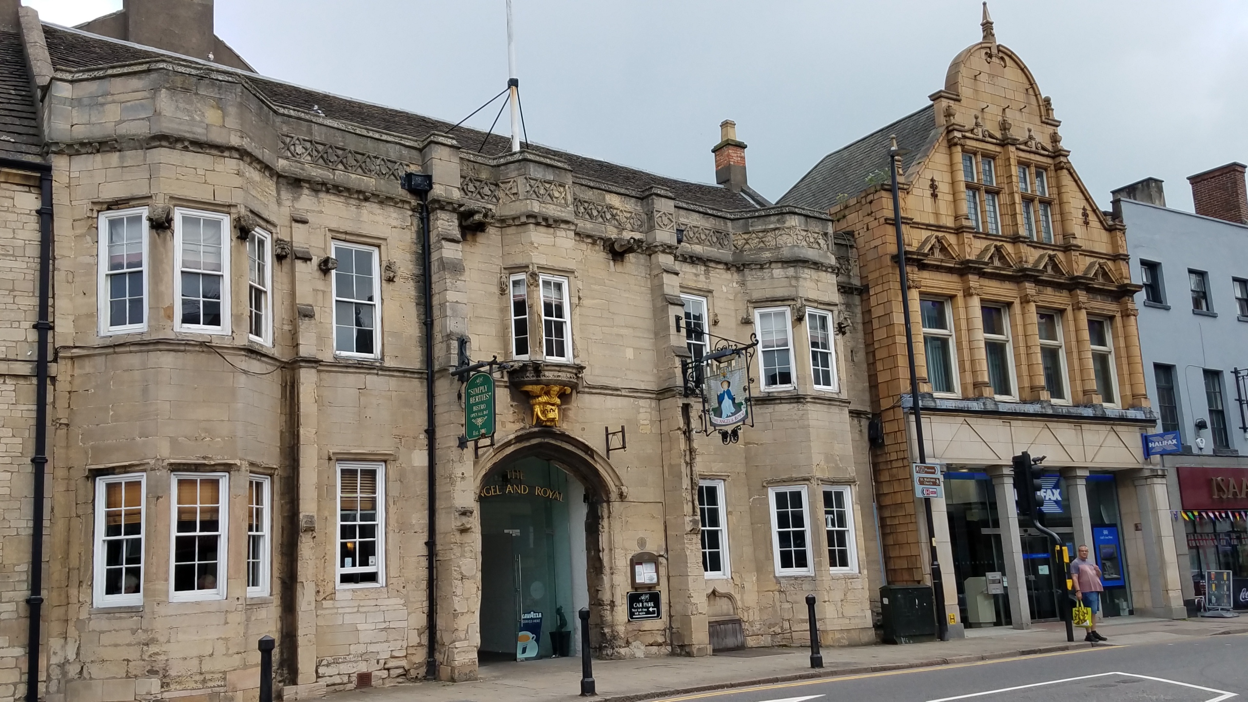 Angel & Royal Hotel Turrins Bar, Grantham, England Bob's Beer Blog