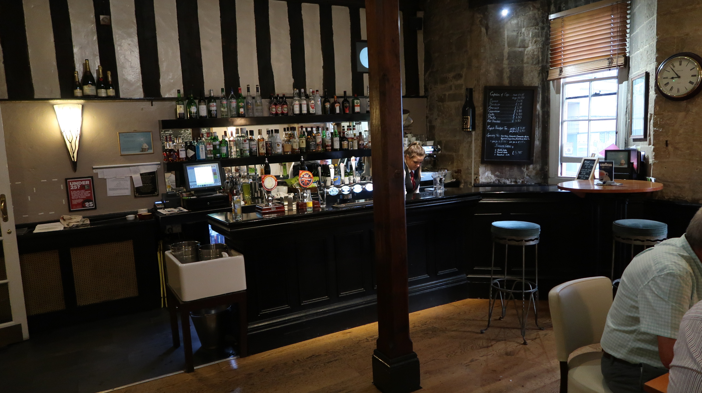 Angel & Royal Hotel Turrins Bar, Grantham, England Bob's Beer Blog